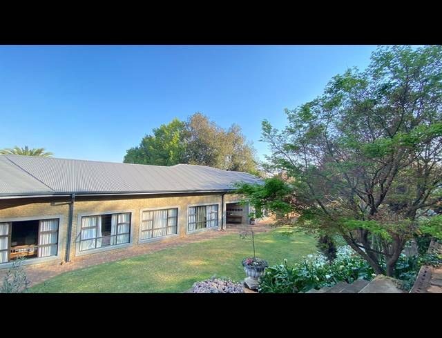 7 BEDROOM FREEHOLD FOR SALE IN SIGNAL HILL